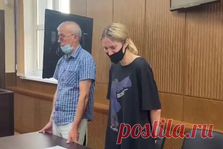 Стало известно о состоянии сбившей троих детей в Москве 18-летней россиянки. Москвичка Валерия Башкирова, сбившая троих детей на пешеходном переходе, находится в камере на 22 человека, заявила член Общественного совета при ФСИН Ева Меркачева. Вместе с Башкировой находятся ранее не судимые сокамерницы, которые совершили нетяжкие преступления, такие как воровство и торговля наркотиками.