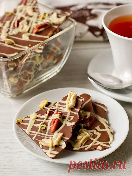 Шоколадная плитка с орехами и сушеной клюквой | Вкусный блог - рецепты под настроение