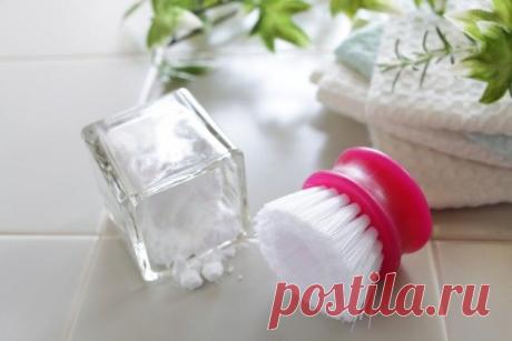 Простой способ снять этикетки с посуды - Лайфхакер