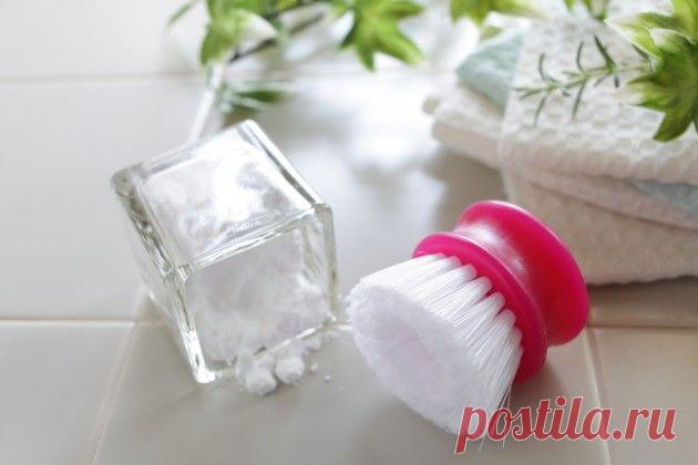 Простой способ снять этикетки с посуды - Лайфхакер