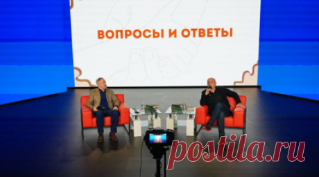 Прилепин обсудил роль отца в рамках литературного клуба в НЦ «Россия». Писатель и общественный деятель Захар Прилепин в рамках встречи литературного клуба «Что/бы почитать?!», которая прошла 24 октября в Национальном центре «Россия», обсудил роль отца в русском творчестве, а также важность взаимодействия деятелей культуры и государства. Мероприятие было приурочено ко Дню отца. Читать далее