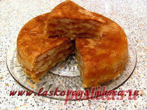 Слоеный яблочный пирог в мультиварке