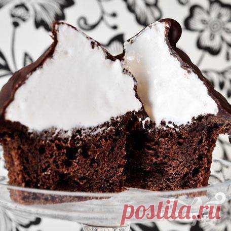 Шоколадные капкейки с кремом и шоколадной глазурью -