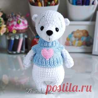Полярный мишка амигуруми. Схемы и описания для вязания игрушек крючком! Бесплатный мастер-класс от Людмилы Журавлёвой по вязанию полярного мишки крючком. Высота вязаной игрушки примерно 17 см. Для изготовления плюшевого ме…