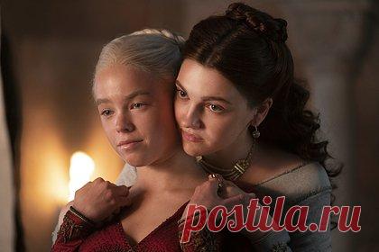 Автор «Дома дракона» оценил возможность возвращения юных версий персонажей. Создатель и шоураннер «Дом дракона» Райан Кондал допустил возвращение юных версий персонажей Рейниры Таргариен и Алисенты Хайтауэр в сериал. По его словам, молодые девушки «не являются частью истории», которую рассказывают авторы шоу в данный момент. Однако, как добавил Кондал, он «ни перед чем не закрывает дверь».