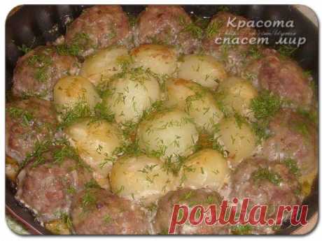 Котлетки с картошкой в сметанно-томатном соусе!
