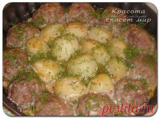 Котлетки с картошкой в сметанно-томатном соусе!