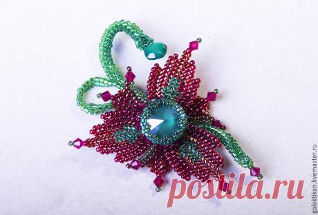 Процесс изготовления цветка-брошки «Фантазия» с кристаллом Swarovski – Ярмарка Мастеров