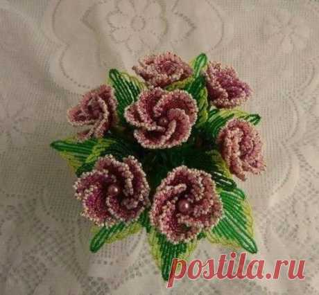 Махровая фиалка из бисера