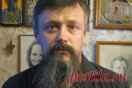 Преподаватель пермского вуза проигнорировал нападение и продолжил занятия. Один из лекторов Пермского государственного университета во время массового расстрела в стенах вуза продолжил вести занятия. Когда ему начали зачитывать сообщения о происходящем в вузе, он отреагировал фразой «Ну и что? Не хотите учиться — не учитесь, я вас заставить не могу», — заявил профессор Олег Сыромятников.
