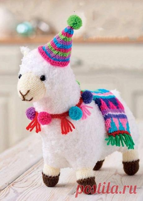 Вязаная игрушка «Нарядная лама» | DAMские PALьчики. ru