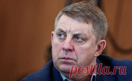 Брянский губернатор предложил не принимать в вузы без «природного дара». В вузы должна идти только одаренная молодежь, другим пригодятся рабочие специальности, полагает губернатор Богомаз. С его слов, нехватку рабочих рук можно решить двумя путями: привлекать мигрантов или сокращать высшее образование