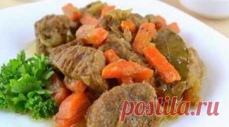 Отварное говяжье филе. - У нас так Легко и вкусно — филе припущенное в ароматном бульоне, с нежными овощами и холодным соусом. Ингредиенты: 400 гр говяжьей вырезки, 1.5 литра мясного бульона, 2 лавровых листика, 4...