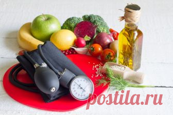 Продукты быстро понижающие артериальное давление, список Продукты-лидеры по снижению артериального давления. Обзор лучших продуктов, которые найдутся дома у каждого. Как можно обойтись без лекарств и какую диету нужно соблюдать при гипертонии? Примерное меню на день.