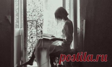 Современные стихи, которые вынимают из тебя душу
Есть стихи, которые щекочут изнутри ребра и перехватывают дыхание. Стихи, которые понимают тебя лучше самых близких людей. Стихи, от которых встают дыбом волосы по всему телу. Стихи, которые приносят боль и облегчение одновременно. 

Источник: https://www.adme.ru/tvorchestvo-pisateli/sovremennye-stihi-kotorye-vynimayut-iz-tebya-dushu-693305/ © AdMe.ru