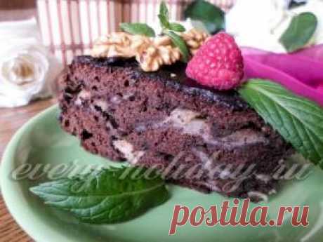 Шоколадная шарлотка с яблоками
