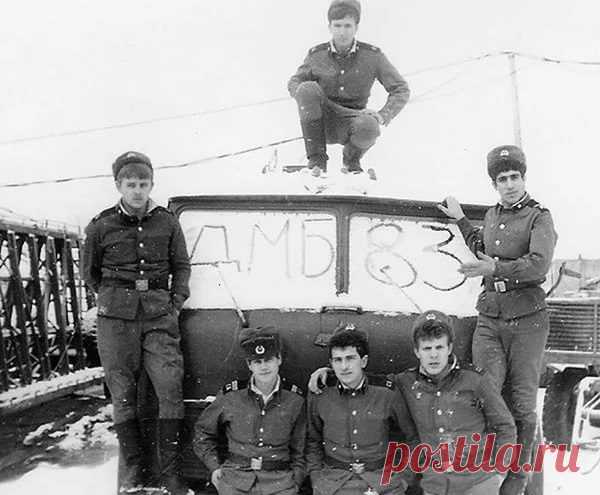 Странные обычаи советских дембелей. Помните их? / Назад в СССР / Back in USSR