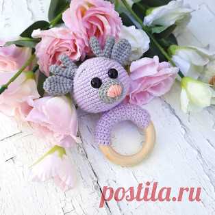 Грызунок-оленёнок амигуруми. Схемы и описания для вязания игрушек крючком! Бесплатный мастер-класс от Валерии @klubok_tdk по вязанию грызунка для детей в виде оленёнка. Высота вязаной игрушки примерно 15 см. Для изготовления…