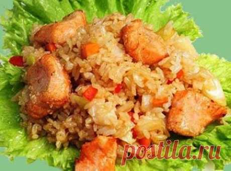 Рис с овощами и лососем