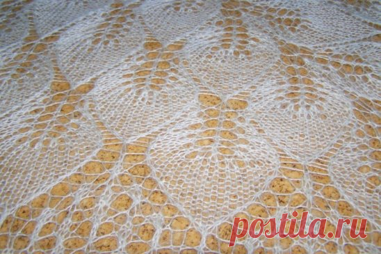 ШАЛЬ «ЗАМЕРЗШИЕ ЛИСТЬЯ». Схема на сайте http://labhousehold.com/frozen-leaves-pattern.html