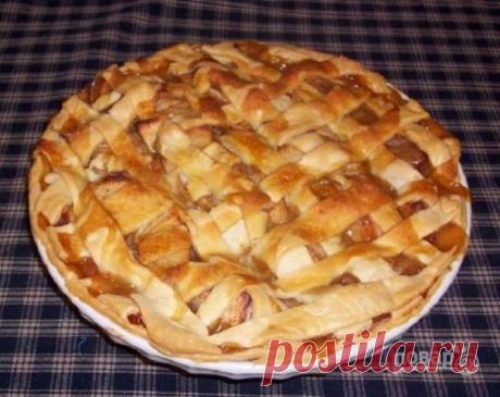 Яблочный пирог в карамельном соусе