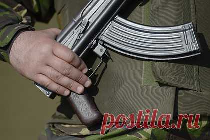 На границе с Румынией нашли тело украинского пограничника. Недалеко от украинско-румынской границы нашли тело военнослужащего с огнестрельным ранением, заявил пресс-секретарь Черновицкого пограничного отряда Сергей Бровко. Пограничника нашли вечером в пятницу, 21 января, без признаков жизни. На место вызвали скорую помощь и правоохранителей.