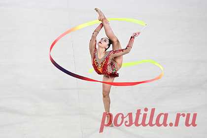 16-летняя российская гимнастка выиграла четыре золотые медали на этапе Гран-при. Российская гимнастка Лала Крамаренко стала лучшей в четырех дисциплинах на этапе Гран-при в испанской Марбелье. 16-летняя россиянка завоевала четыре золотые медали и одно серебро. Она выиграла зачет в индивидуальном многоборье, набрав 102,85 балла. Она обошла представительницу Украины Викторию Оноприенко.
