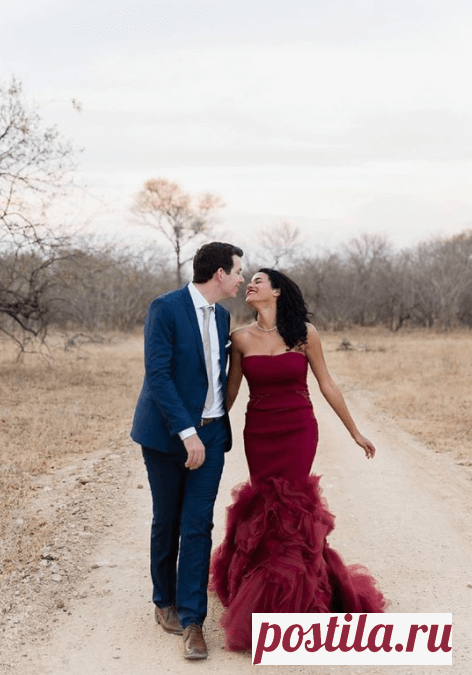 Свадебные платья красного цвета - фото