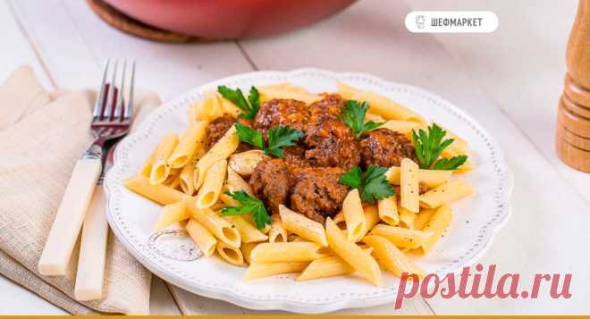 Митболы из говядины под соусом маринара с пенне | Что приготовить на ужин? На 100 граммов готового блюда 
Энергетическая ценность: 159 ккал
Белки: 8 г.
Жиры: 6 г.
Углеводы: 20 г.
Время приготовления: 30 мин.
Вес одной порции: 950 гр.
Рецепт на 2 порции.