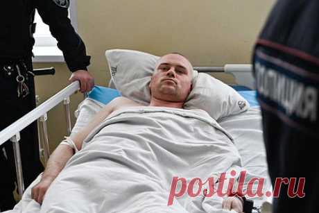 Напавший на главу Мурманской области решился на убийство после 15-минутной встречи с губернатором. О чем он рассказал?. Россиянин Александр Быданов, напавший на главу Мурманской области Андрея Чибиса, дал показания в суде. Он рассказал, что перед нападением присутствовал на встрече с губернатором около 15 минут. Он также пообещал извиниться перед Чибисом и заявил, что сожалеет о случившемся. Суд отправил его в СИЗО на два месяца.