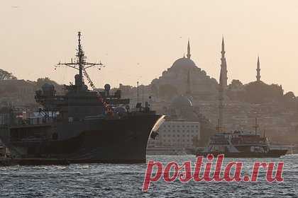 В США признали отставание американских ВМС от китайских. Член Палаты представителей Конгресса США Кен Кэлверт признал, что американские Военно-морские силы (ВМС) количественно отстают от китайских. По его словам, данную проблему планируют решить с помощью создания беспилотных кораблей, которые значительно дешевле обслуживать.