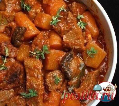 Предлагаю рецепт мяса, вкуснее которого я не ела в жизни. Оно получается и жаренным и тушеным одновременно, ароматным, но не забитым избытком специй. Оно тает во рту, кажется чуть сладковатым, но с благородной кислинкой.. И мягкости необычайной…

Берете любое любимое в вашей семье мясо, свинина, например.
В казанке разогреваете, раскаляете растительное масло. В него, небольшими порциями, буквально по пять кусочков, вбрасываете ваше мясо (размеры кусков как на гуляш). Шумов...