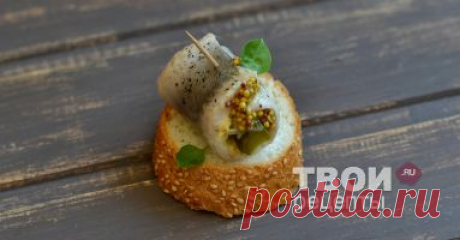 Рулеты из сельди с корнишонами и горчицей - вкусный рецепт с пошаговым фото