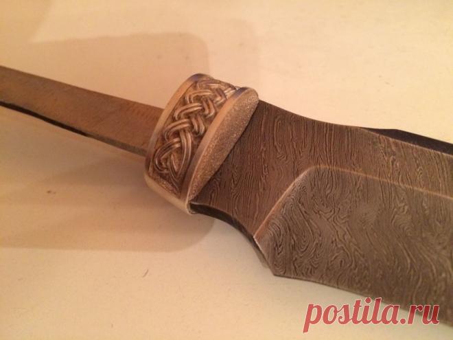 Нож своими руками (дамасская сталь, карельская береза, серебро) (11 фото) | Чёрт побери Изготовление ножа под себя. Рукоятка и ножны - карельская береза. линок - дамасская сталь. Больстер и тыльник заказывал у ювелира из серебра.
