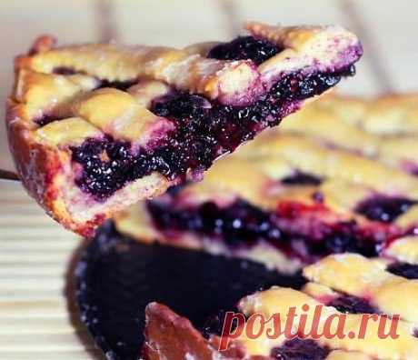ПИРОГИ С ВАРЕНЬЕМ: ТОП-6 САМЫХ ВКУСНЫХ

1. ПИРОГ С ВАРЕНЬЕМ ИЗ ПЕСОЧНОГО ТЕСТА

ИНГРЕДИЕНТЫ:

Для теста:
яйца - 2 шт,
мука - 2-3 стакана,
сливочное масло или маргарин - 200 г,
сахар - 1 стакан,
ванилин - на кончике ножа,
разрыхлитель - 1 ч. ложка
варенье или джем - 150-200 г

ПРИГОТОВЛЕНИЕ:
Масло или маргарин растопить и охладить.В миску насыпать сахар, добавить растопленное масло, яйца, ванилин и все хорошо перемешать.Постепенно ввести просеянную и смешанную с разрыхлител...