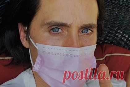 Джаред Лето пострадал от рук полиции во время митинга в Риме. Рок-музыкант и актер США Джаред Лето рассказал, как пострадал во время митинга антипрививочников в Италии. По его словам, он не принимал участия в акции в Риме, но снимал происходящее на камеру. «Меня поймали на протесте в Италии», — добавил он. По словам Лето, полиция применяла слезоточивый газ.