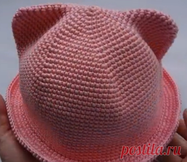 Шляпка с ушками крючком