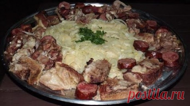 Очень вкусный бешбармак 

Блюдо воскресного дня в моей большой семье — очень вкусный бешбармак. Его всегда готовили в семье мужа, когда все дети собирались у свекрови (она татарка, а бешбармак считается национальным блюдом у…