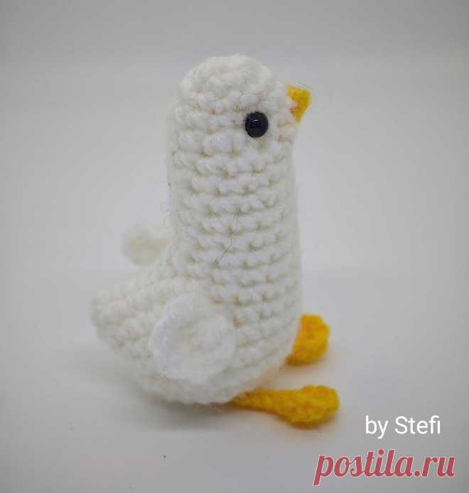 PDF Чайка крючком. FREE crochet pattern; Аmigurumi bird patterns. Амигуруми схемы и описания на русском. Вязаные игрушки и поделки своими руками #amimore - птица, птенец, птенчик, маленькая птичка в берете.