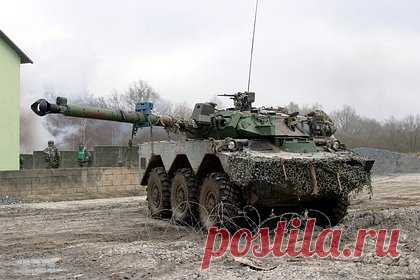Российские военные захватили французский колесный танк. Бойцы Российской армии на запорожском направлении захватили французский колесный танк AMX-10 RC, сообщил глава движения «Мы вместе с Россией» Владимир Рогов. Отмечается, что техника находится в хорошем состоянии и может двигаться. Ранее на Украине заявили о непригодности AMX-10 RC для наступления.