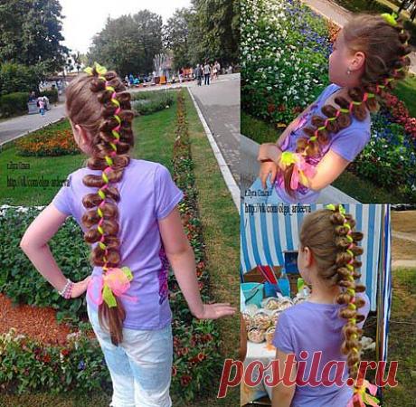 Прическа на 1 сентября с бантами или тесьмой