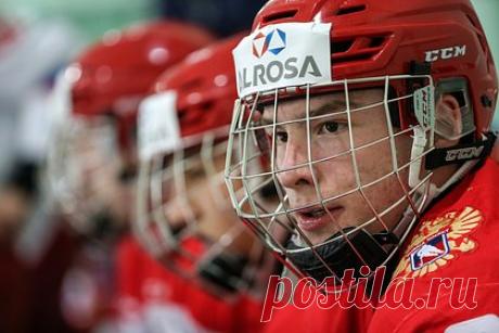 Российского нападающего признали второй звездой дня в НХЛ. Российского нападающего «Каролины Харрикейнс» Андрея Свечникова признали второй звездой дня в НХЛ. В победном матче против «Эдмонтон Ойлерс» Свечников трижды поразил ворота соперников. Таким образом, он оформил второй хет-трик в сезоне. Третья заброшенная в этой встрече шайба стала для него сотой за карьеру в лиге.