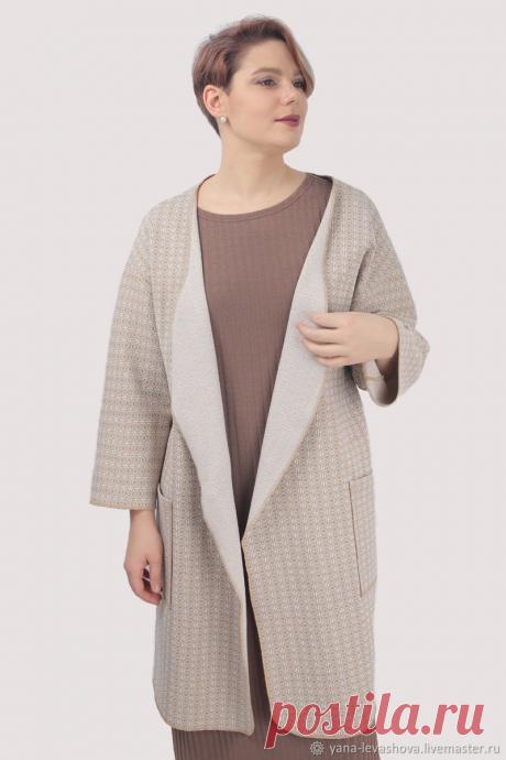 Кардиган-пальто плотный хлопок бежевый оверсайз плюссайз
Кардиган в наличии в единственном экземпляре.
Цена с учетом скидки!
Ткани больше нет в наличии, поэтому у вас есть уникальный шанс :)
Отличный кардиган из итальянского плотного хлопка с нежным и изящным принтом.
Отлично подходит для весенне-летнего сезона и даже на раннюю осень.
Хлопок 100%.
Длина 105см
Рукава подворачиваются.
Максимально по бицепсу 40см(голая рука). Плотно до 45см.