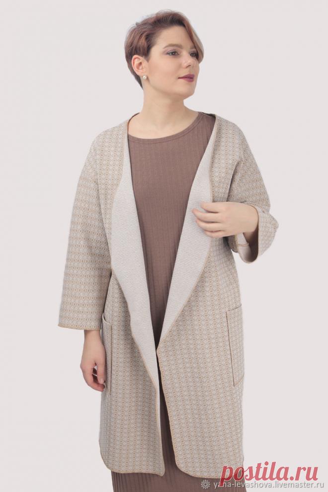 Кардиган-пальто плотный хлопок бежевый оверсайз плюссайз
Кардиган в наличии в единственном экземпляре.
Цена с учетом скидки!
Ткани больше нет в наличии, поэтому у вас есть уникальный шанс :)
Отличный кардиган из итальянского плотного хлопка с нежным и изящным принтом.
Отлично подходит для весенне-летнего сезона и даже на раннюю осень.
Хлопок 100%.
Длина 105см
Рукава подворачиваются.
Максимально по бицепсу 40см(голая рука). Плотно до 45см.