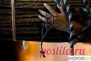 САМ СЕБЕ ПСИХОЛОГ _ Самобичевание Тайны психического подземелья - / - Таким образом, вместо воспитательного эффекта розги становились атрибутом сексуального наслаждения, воздействуя через тонкую восприимчивую кожу, многое меняя в психическом девочек, развивая садомазохистские желания. В дальнейшем, когда девочки взрослели, эти навыки никуда не исчезали, а только закреплялись. Не получая удовлетворения от семейной сексуальной жизни