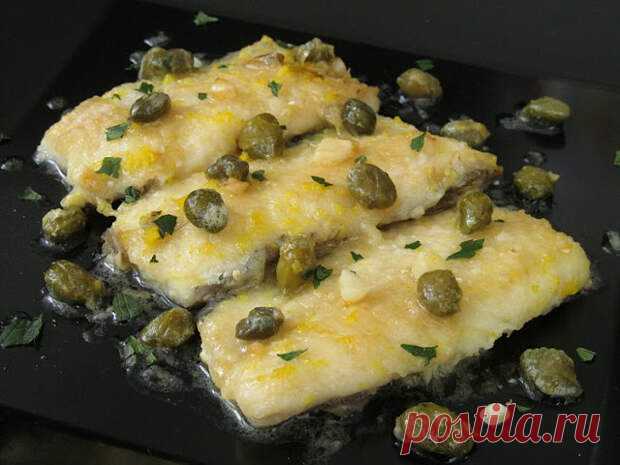 Пикката из рыбы (Fish piccata) - БУДЕТ ВКУСНО! - медиаплатформа МирТесен Неимоверно вкусная рыбка!!! Сочная, нежная, в пикантном лимонном соусе с каперсами. Соус просто божественный!!! Я ранее готовила пиккату из куриного филе, мне понравилось, поэтому и из рыбки решила приготовить... и не пожалела! Плюс, весь процесс приготовления занимает от силы 10-15 минут. Супер