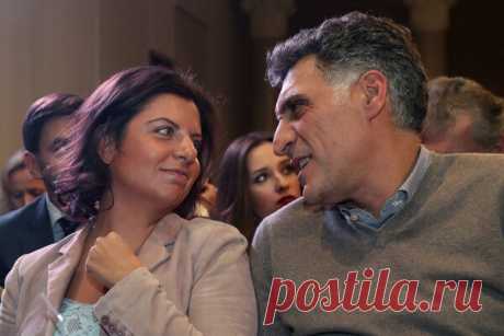 26-9-25--БИОГРАФИЯ-КАРЬЕРА-ЛИЧНАЯ ЖИЗНЬ ТИГРАНА КЕОСАЯНА--брак с Симоньян.: В ночь на 26 сентября скончался режиссер и телеведущий Тигран Кеосаян. «Газета.Ru» рассказывает о его творческом пути и личной жизни.