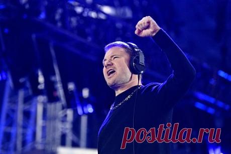 Получивший аванс за концерт в Якутске DJ Smash отменил свое выступление. Российский диджей Андрей Ширман, выступающий под псевдонимом DJ Smash, оказался принимать участие в концерте в Якутске за несколько дней до выступления. По словам артиста, получившего невозвратный аванс в размере 913 тысяч рублей, концерт был отменен по техническим причинам.