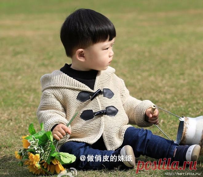 Курточка с капюшоном спицами для малыша