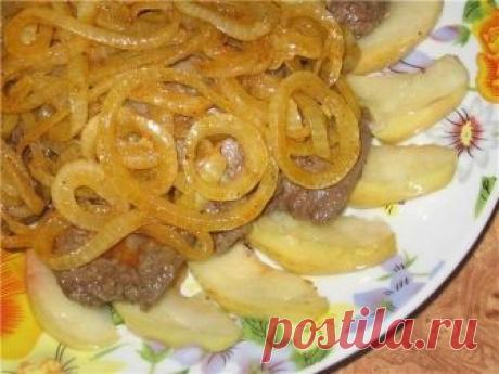 Нежная печень с яблоками и луком